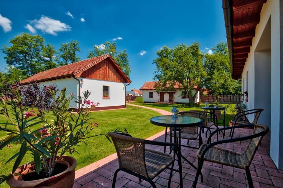 Tóth Vendégház és Apartmanház Újfehértó Ujfeherto Exterior foto