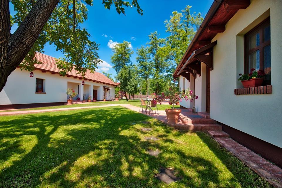 Tóth Vendégház és Apartmanház Újfehértó Ujfeherto Exterior foto