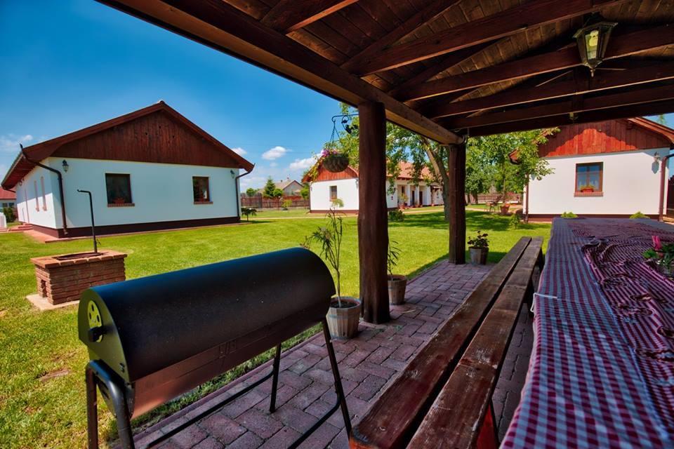 Tóth Vendégház és Apartmanház Újfehértó Ujfeherto Exterior foto