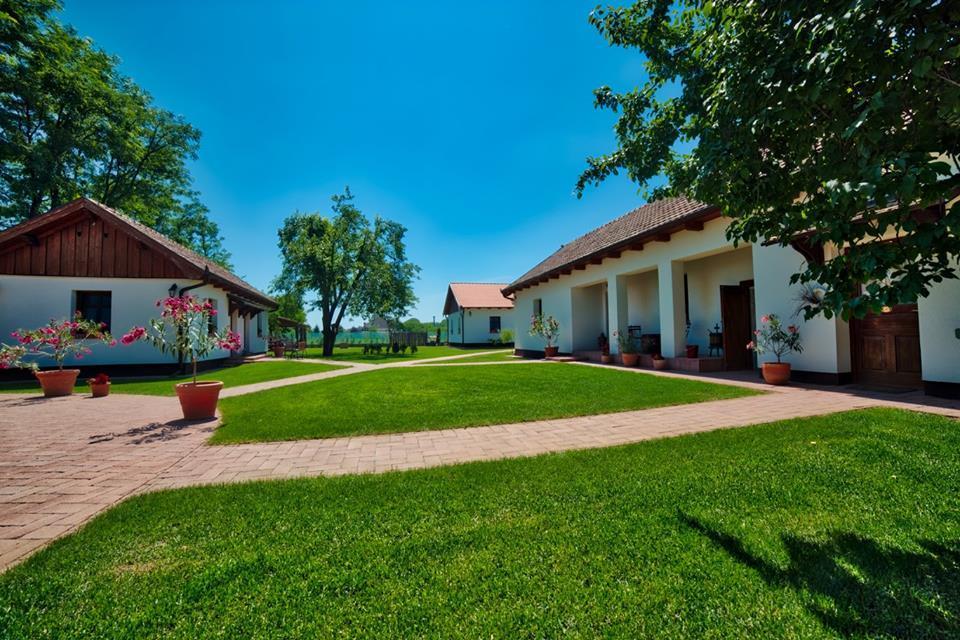 Tóth Vendégház és Apartmanház Újfehértó Ujfeherto Exterior foto