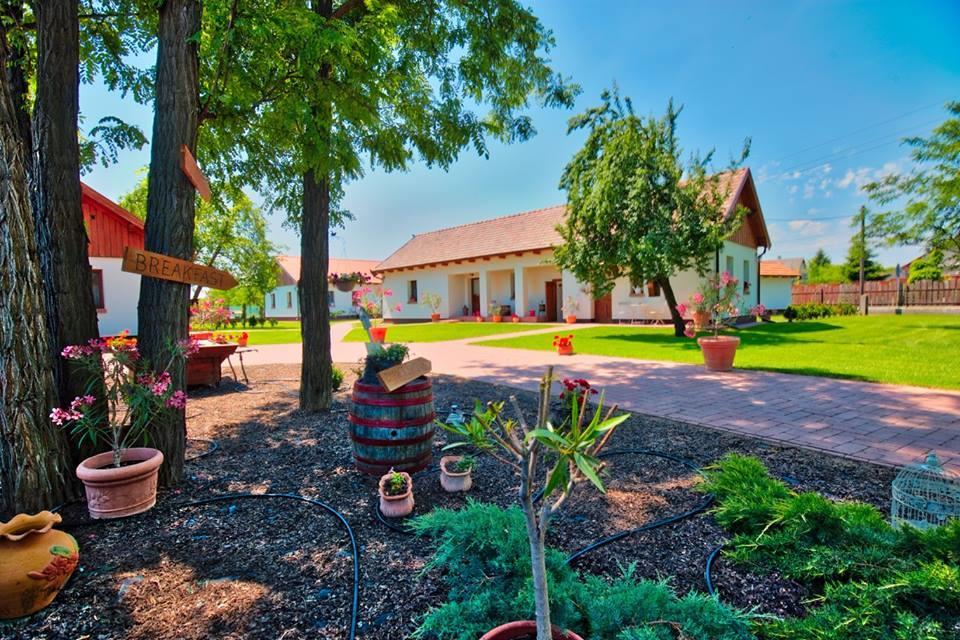 Tóth Vendégház és Apartmanház Újfehértó Ujfeherto Exterior foto