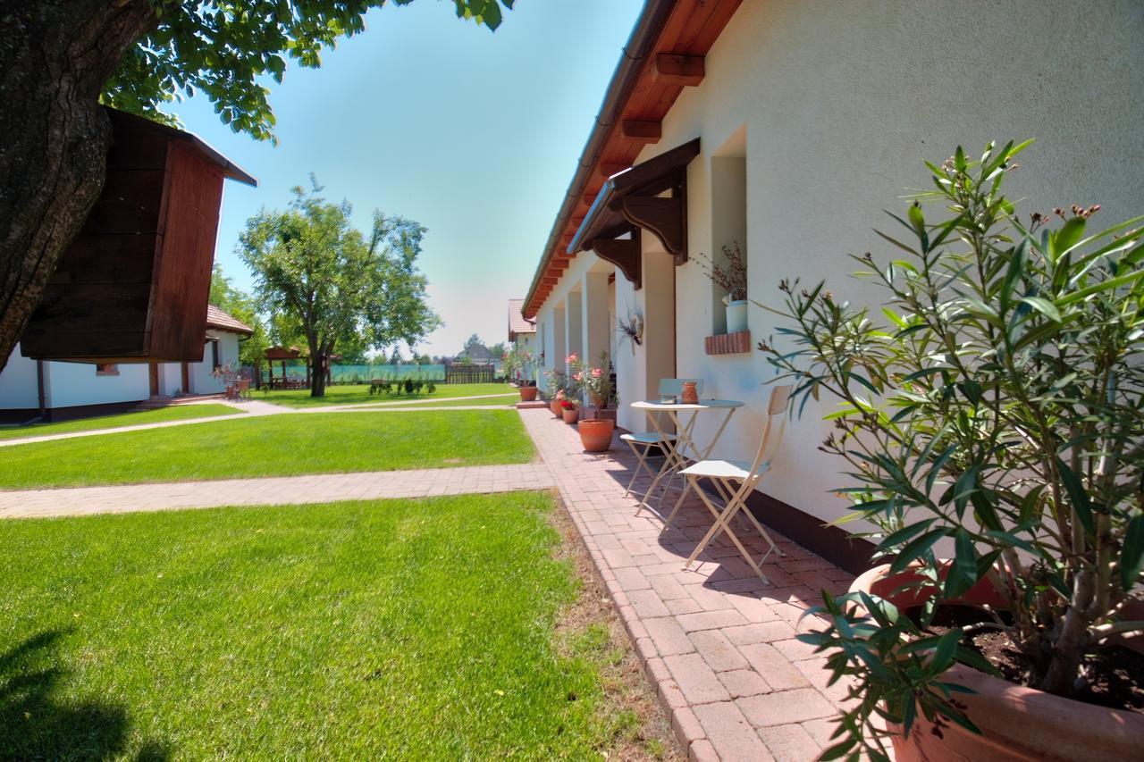Tóth Vendégház és Apartmanház Újfehértó Ujfeherto Exterior foto