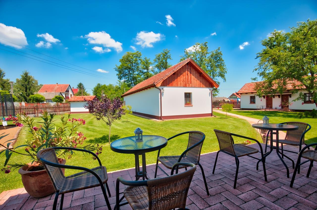 Tóth Vendégház és Apartmanház Újfehértó Ujfeherto Exterior foto